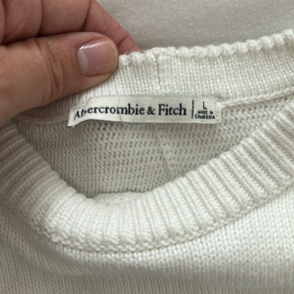 A&F Short Sleeve Tshirt - Picture 3 of 3